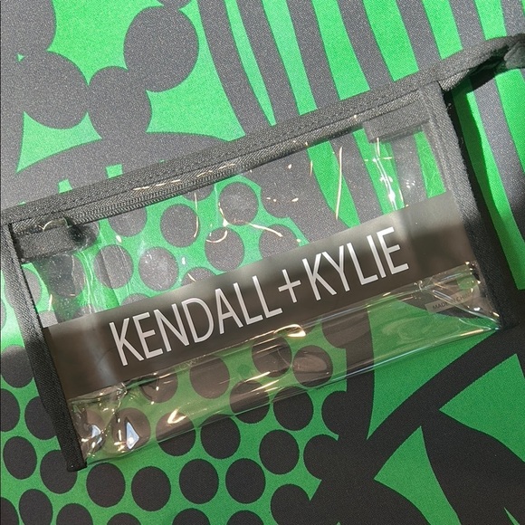 Kendall + Kylie Clear Cosmetic Bag zip travel bag airport safe new w/o tags - Picture 6 of 6